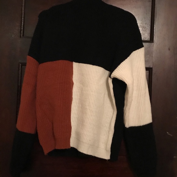 Super cute cropped sweater in small - Picture 2 of 3